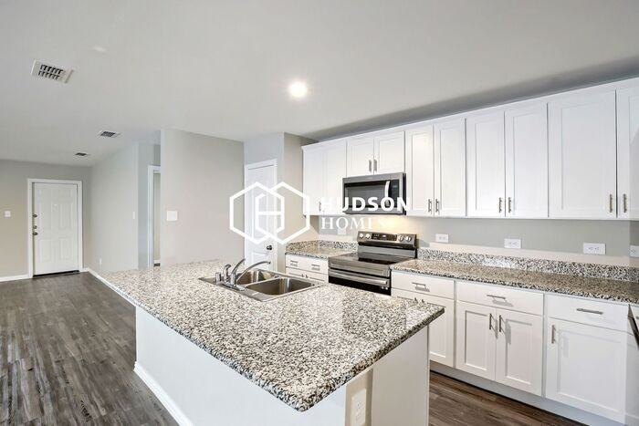469 Bobbie St - Photo 6 of 14