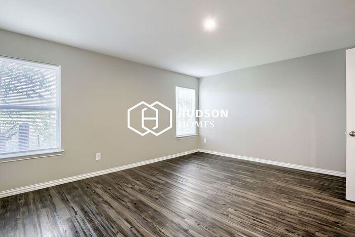 469 Bobbie St - Photo 7 of 14