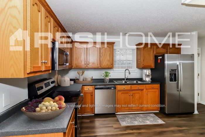 239 Periwinkle St - Photo 3 of 17