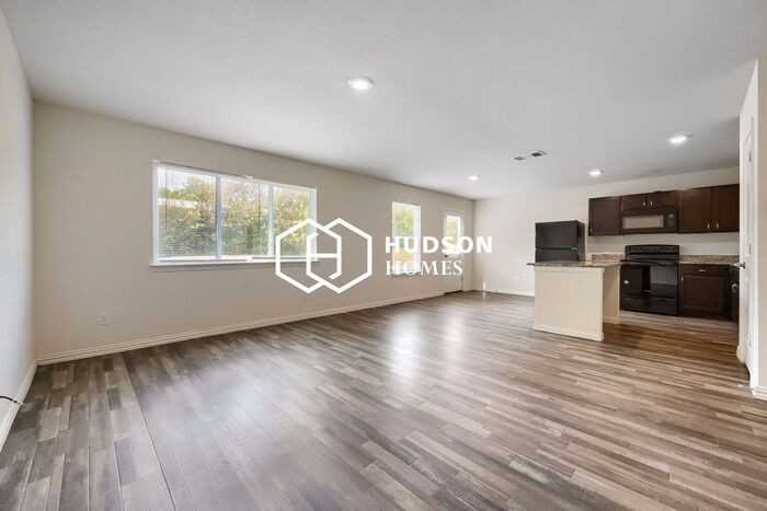 1008 Wilson St - Photo 4 of 14