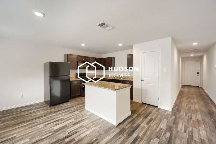 1008 Wilson St - Photo 5 of 14