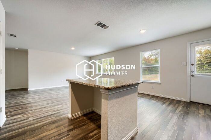 1008 Wilson St - Photo 6 of 14