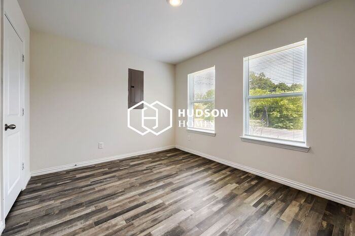 1008 Wilson St - Photo 7 of 14