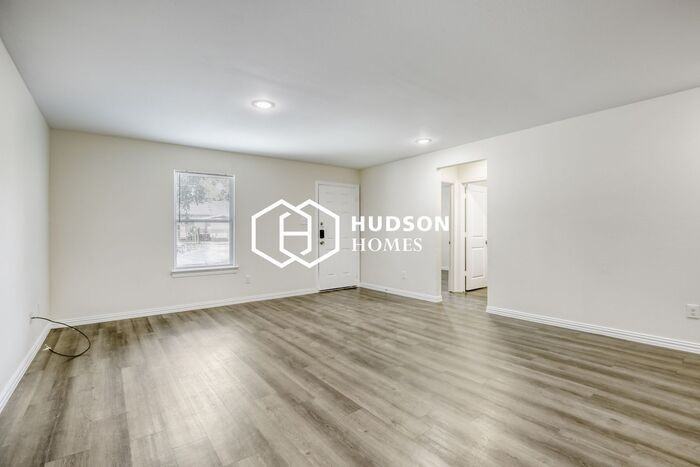 1110 E Level St - Photo 3 of 14