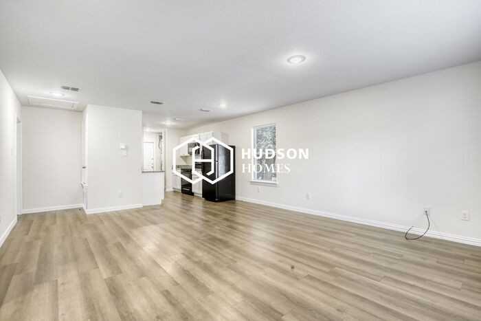 1110 E Level St - Photo 4 of 14