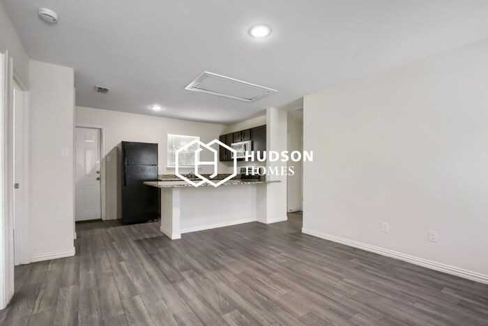 617 W Sabine St - Photo 5 of 14