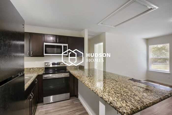 617 W Sabine St - Photo 7 of 14