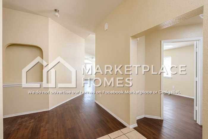 5101 Golden Gate Dr - Photo 4 of 27