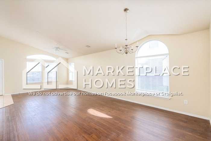 5101 Golden Gate Dr - Photo 5 of 27