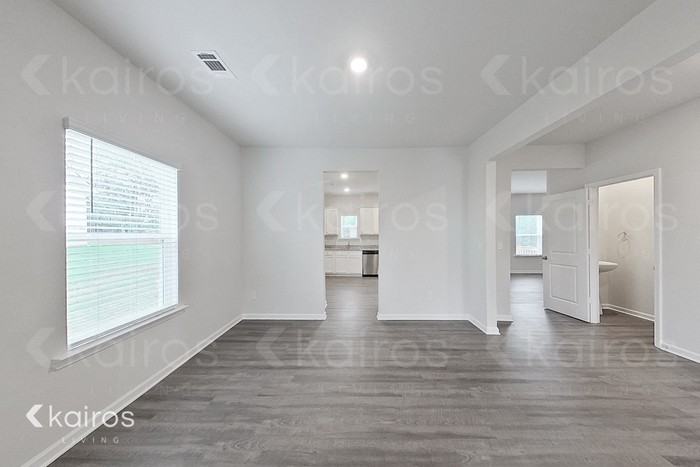 3428 Bridgewood Dr - Photo 5 of 33