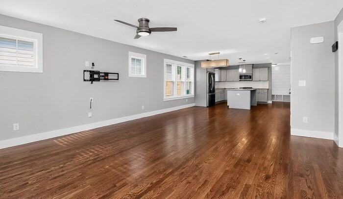 2323 Arden St - Photo 4 of 30