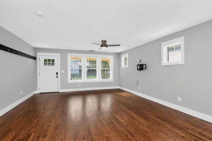 2323 Arden St - Photo 6 of 30