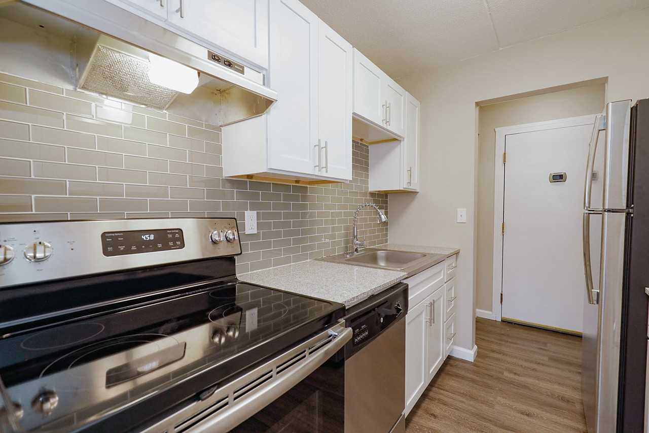 3 Dorchester Dr #308 - Photo 7 of 9