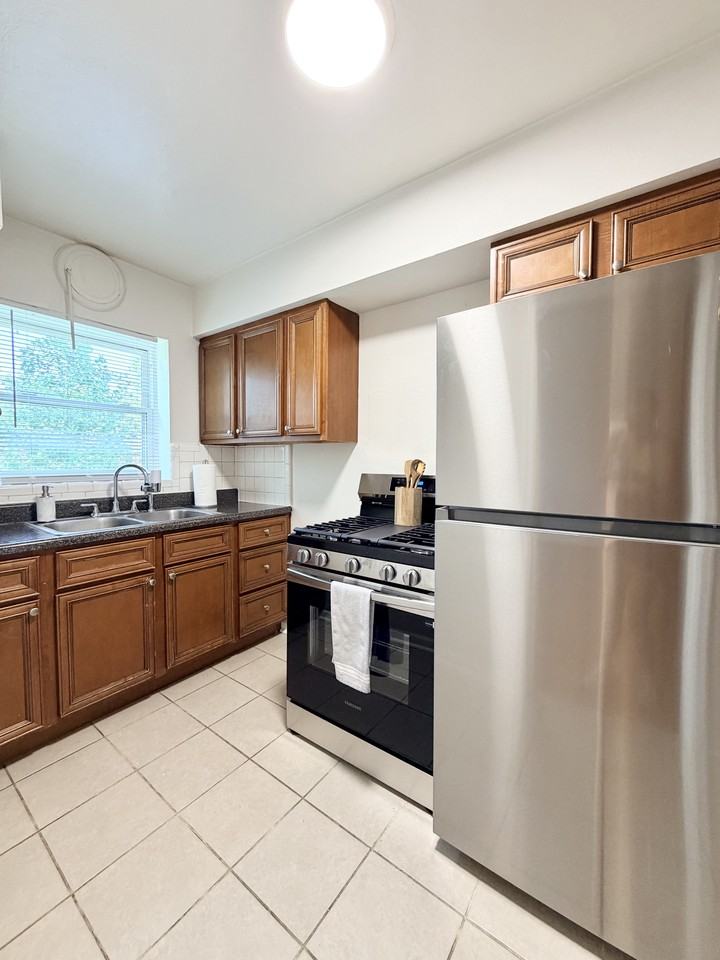 5868 Robert Ave #H - Photo 4 of 11