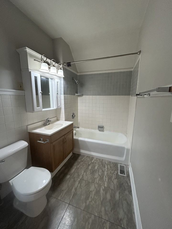 127 W Lincoln Ave #1 - Photo 5 of 11