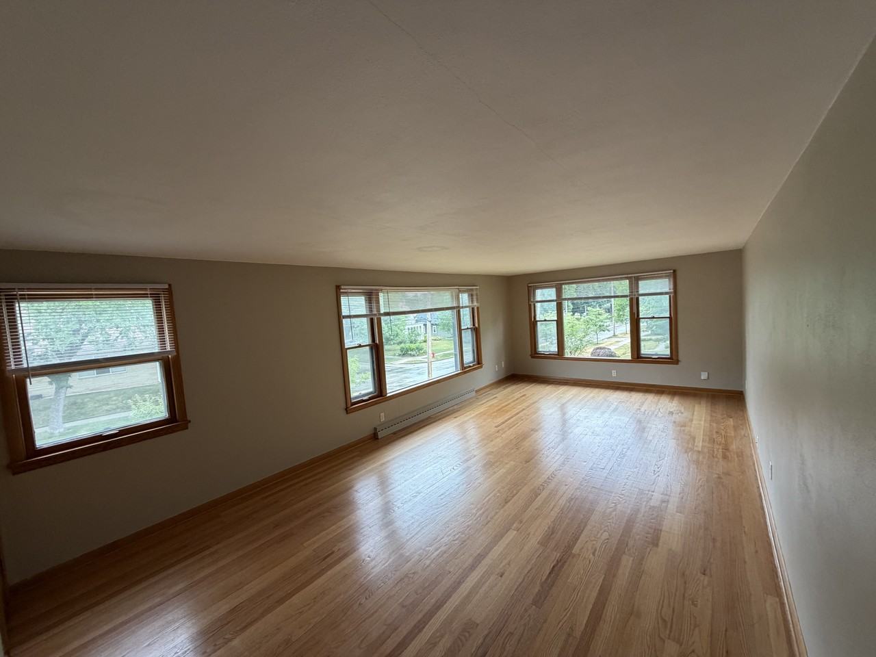 7009 W Lloyd St - Photo 2 of 20