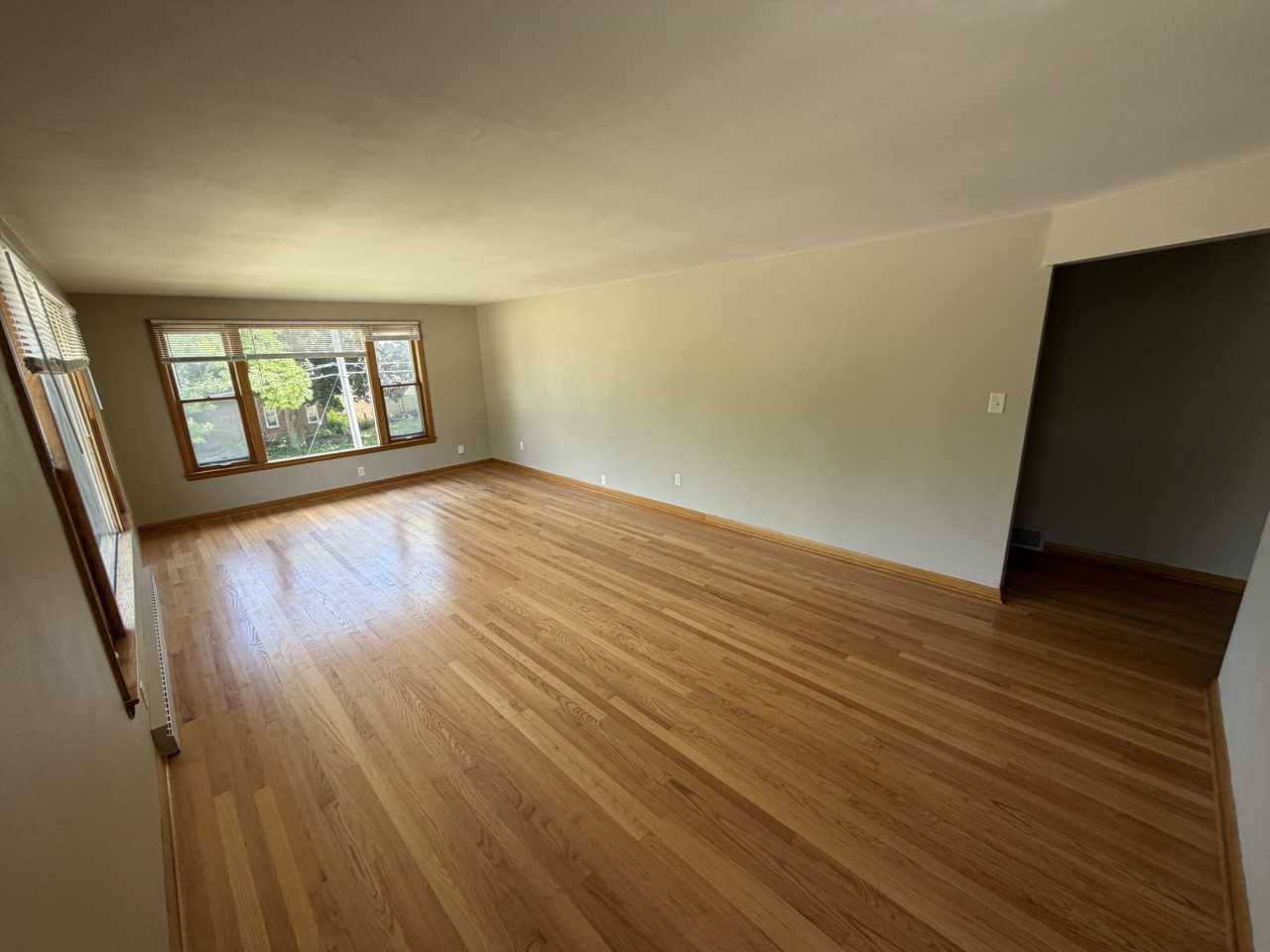 7009 W Lloyd St - Photo 3 of 20