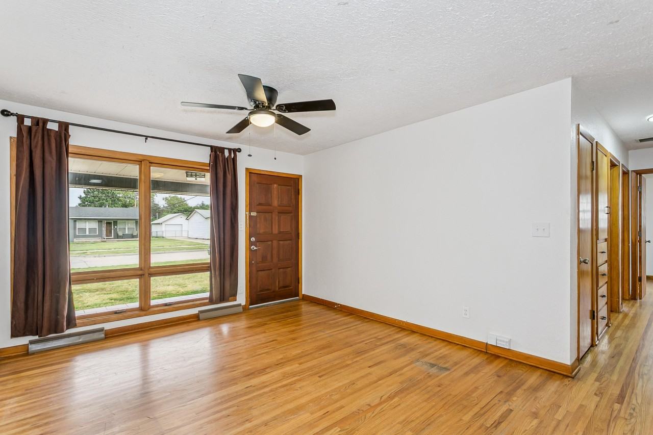 2321 W Lydia St #NA - Photo 3 of 14