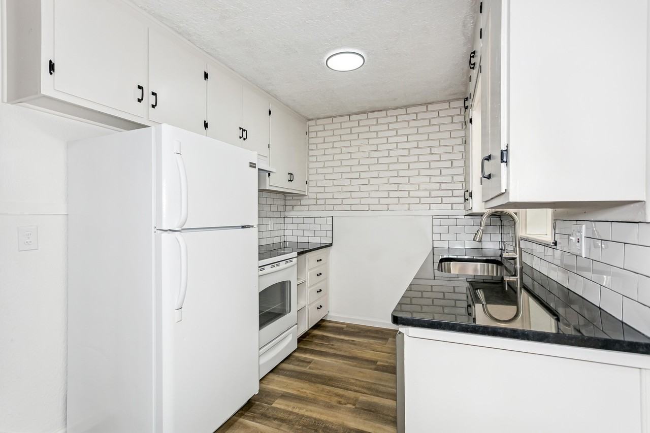 2321 W Lydia St #NA - Photo 5 of 14