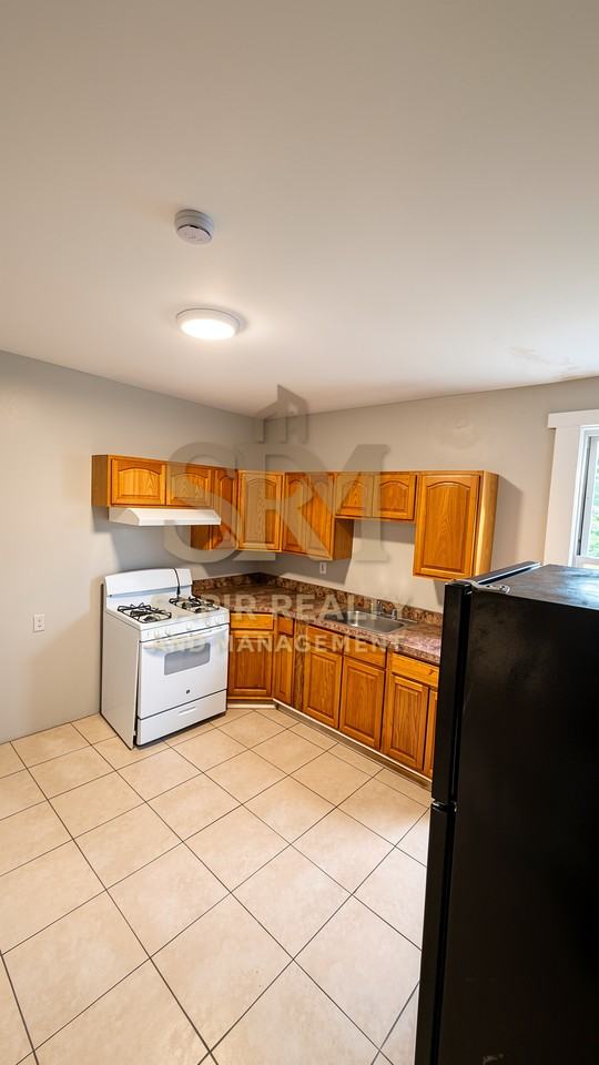 12 Alexander St #1 - Photo 5 of 9