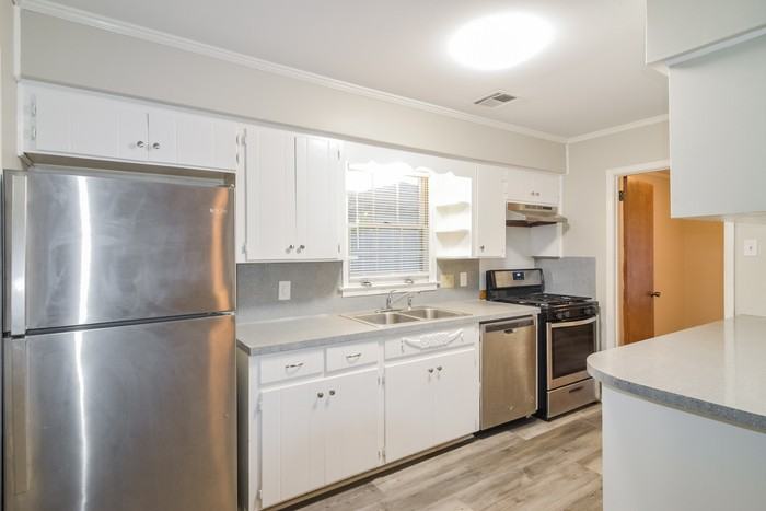 758 Forestdale Dr - Photo 4 of 9