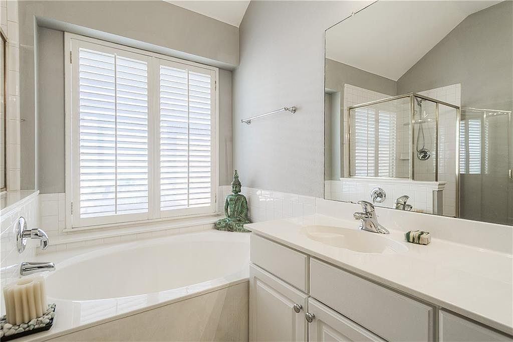 1426 Forest Oaks Ct #NA - Photo 3 of 26