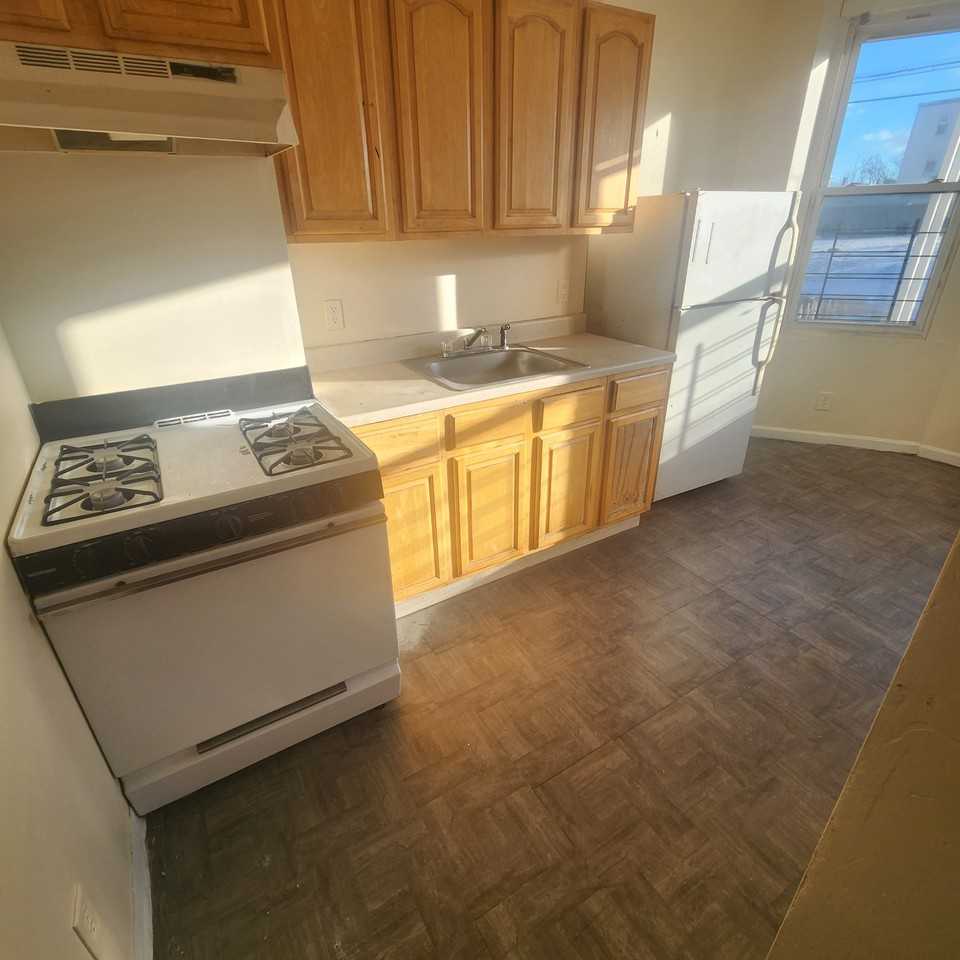 649 S 13th St #1 - Photo 2 of 4