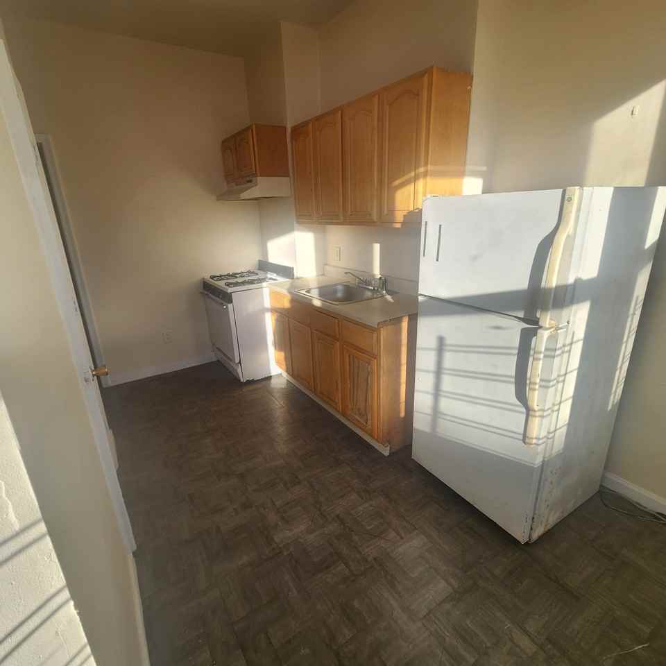 649 S 13th St #1 - Photo 3 of 4
