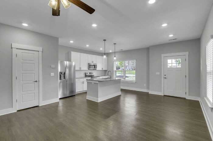 152 Cox St - Photo 3 of 31