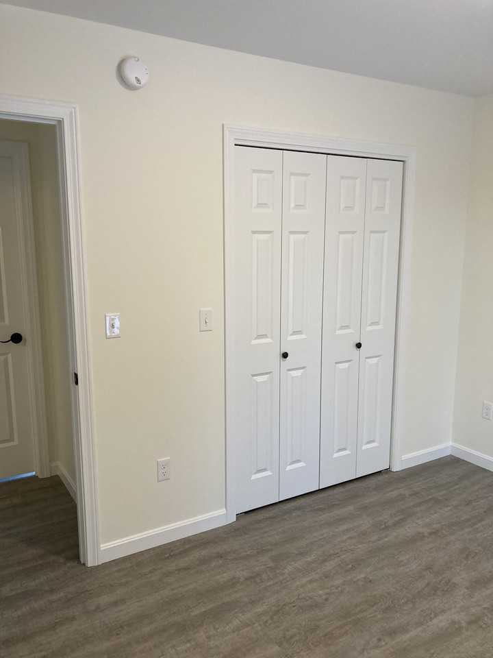 27 Maple St #B - Photo 3 of 8