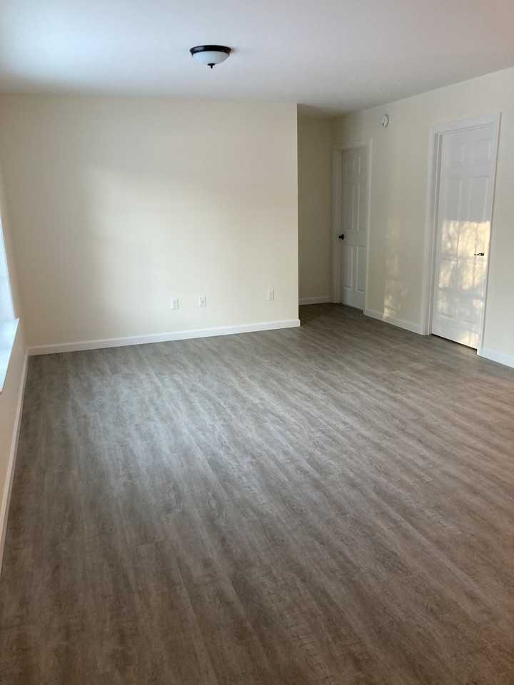 27 Maple St #B - Photo 4 of 8