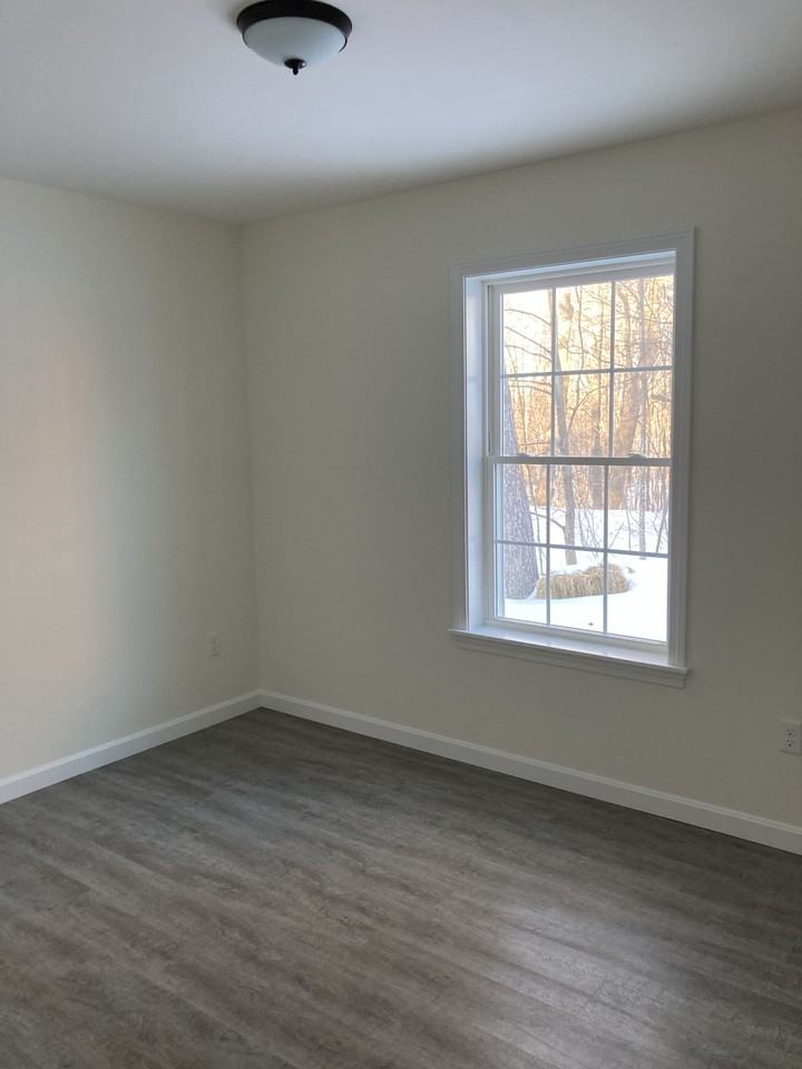 27 Maple St #B - Photo 5 of 8
