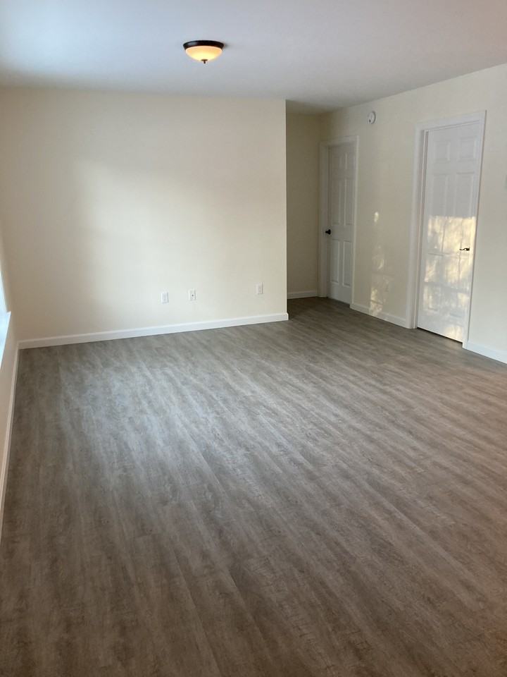 27 Maple St #B - Photo 6 of 8