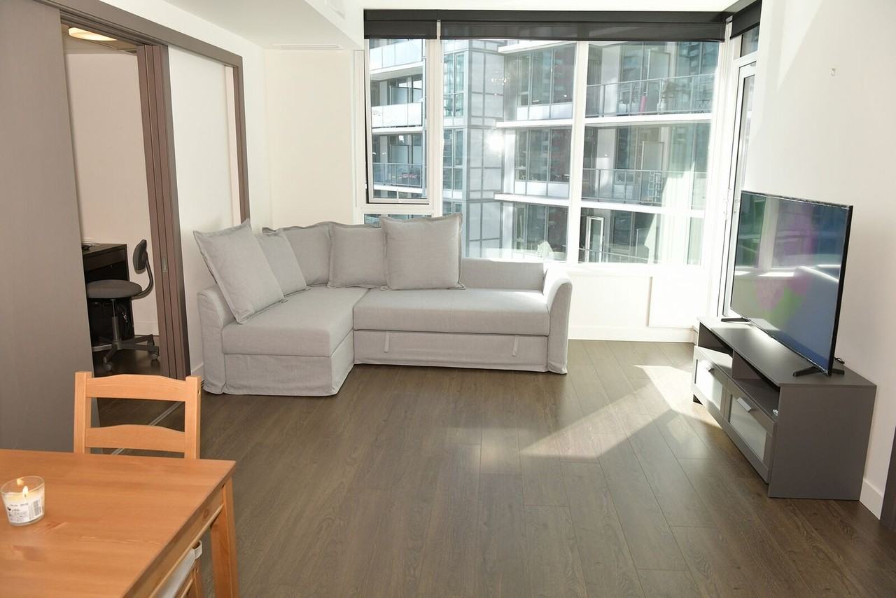 68 Smithe St - Photo 6 of 30