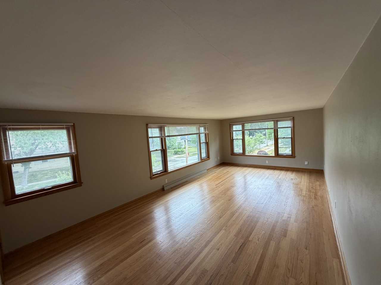 7009 West Lloyd Street - Photo 4 of 16