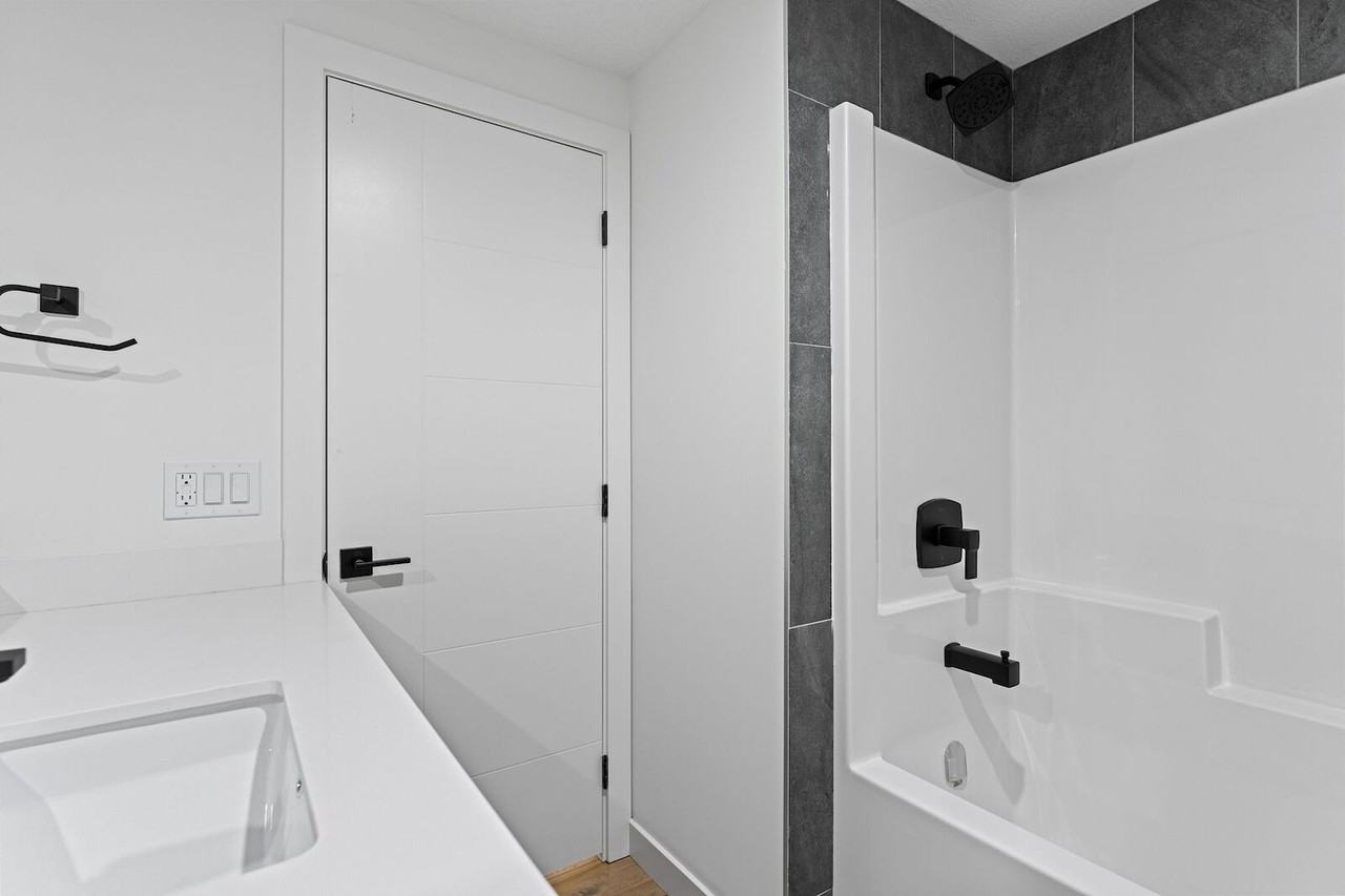16508 21 Ave Sw - Photo 7 of 12