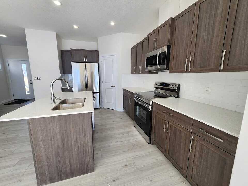 518 176 Ave Ne - Photo 2 of 6