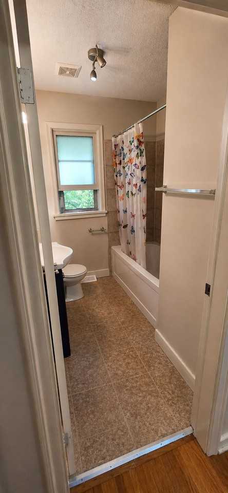 3518 Centre A St Ne - Photo 5 of 9