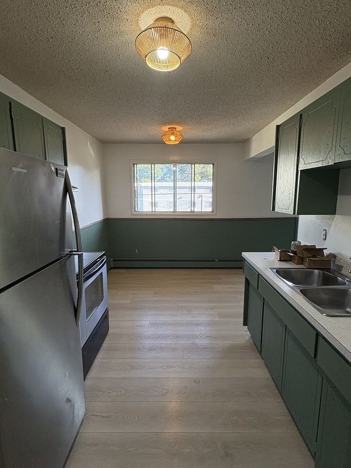 10708 79 Ave Nw - Photo 2 of 6