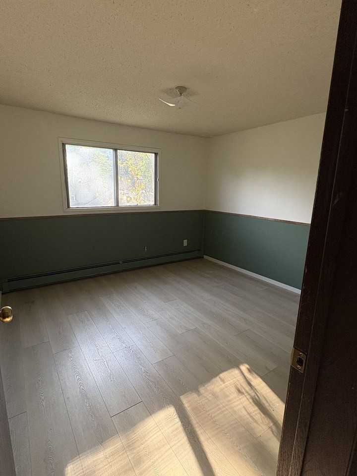 10708 79 Ave Nw - Photo 4 of 6
