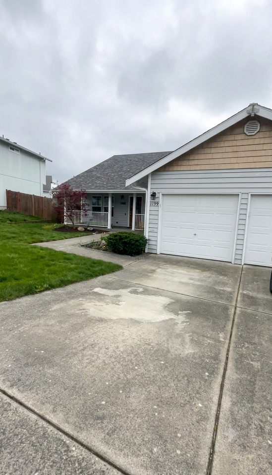 1199 Nw Redwing Dr #NA - Photo 3 of 6