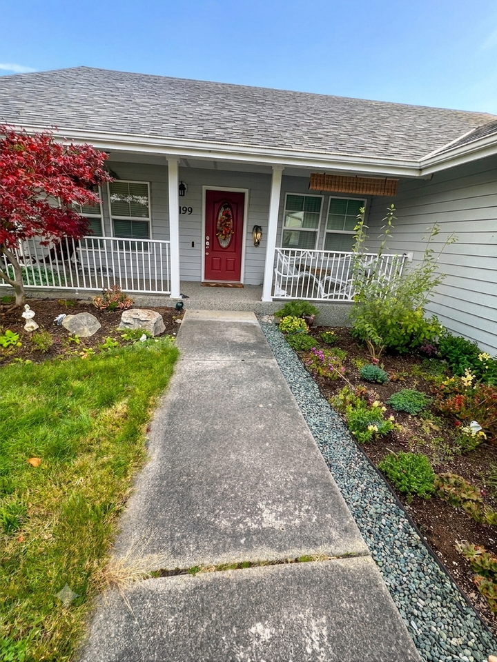 1199 Nw Redwing Dr #NA - Photo 5 of 6