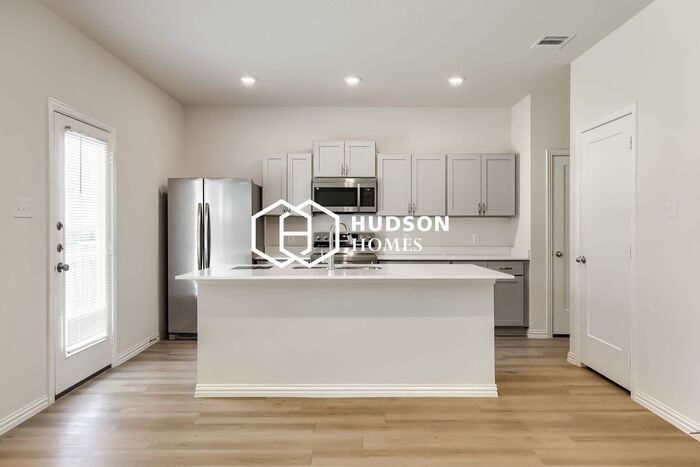 1413 W Steadman St - Photo 3 of 12