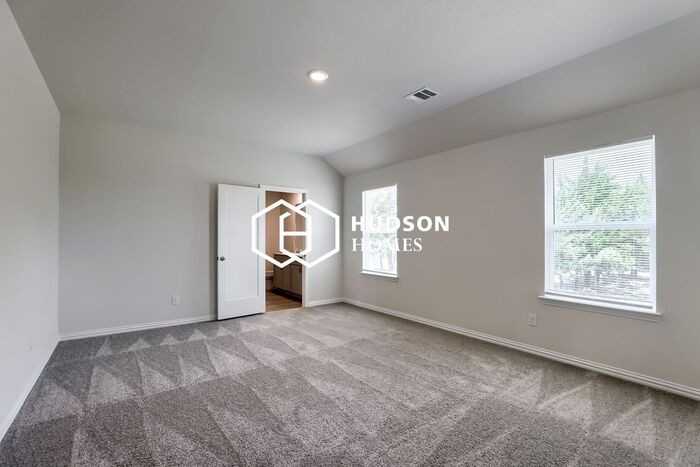 1413 W Steadman St - Photo 4 of 12