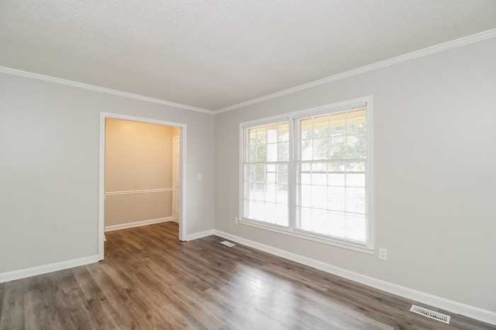 1107 Edenwood Dr - Photo 2 of 10