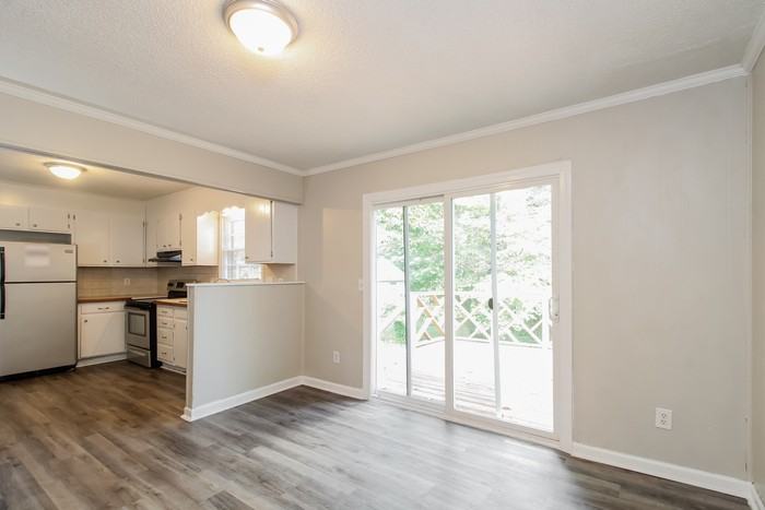 1107 Edenwood Dr - Photo 3 of 10