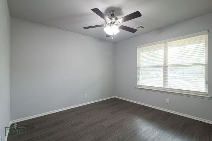 1152 N Main St - Photo 5 of 39
