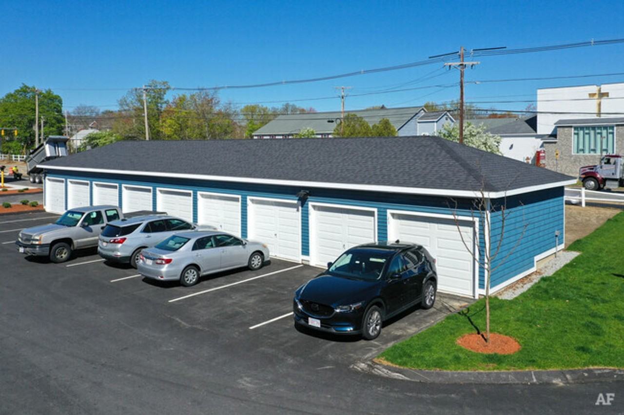 Beaver Brook Crossing Apartments - Photo 4 of 50
