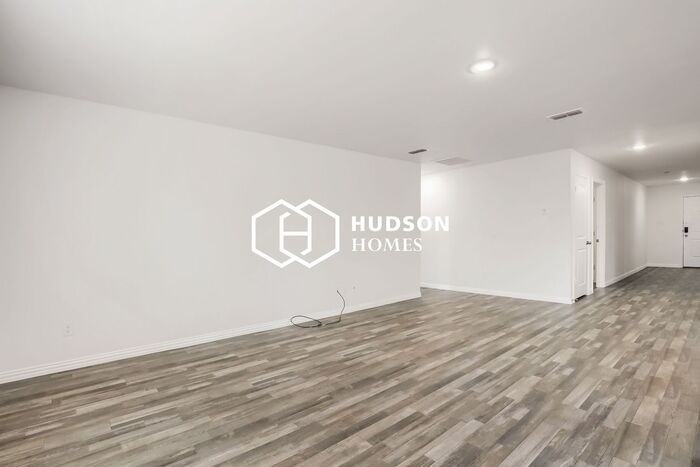 301 Anchor Ln - Photo 4 of 14