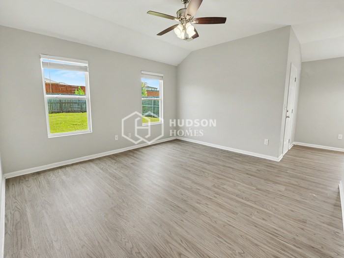 681 Deerwood Dr - Photo 4 of 19